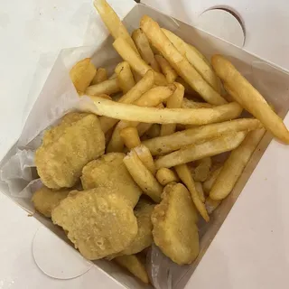 Kids 8 Piece Chicken Nugget with Fries Meal