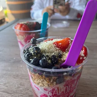 Açaí bowl so close to the ocean on a sunny day! All the toppings!!