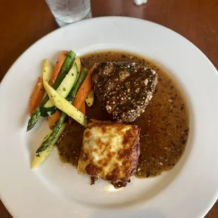 Filet (with au gratin potatoes, peppercorn sauce, and vegetables)