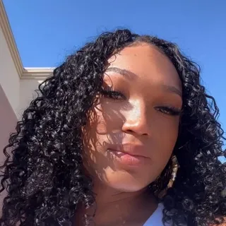 Bella P.