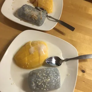 Kao Neuw Puek (Mango with sweet sticky rice) A must have to end every meal.