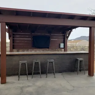 Outside bar