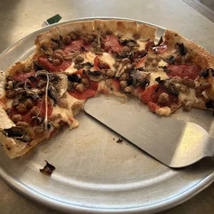 10&quot; pizza with pepperoni, mushrooms and ground beef