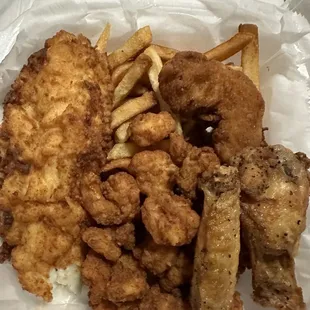 Those don&apos;t look like honey hot wings to me. Or fried hard. Also no tartar, no cocktail and while we&apos;re at it no ketchup.