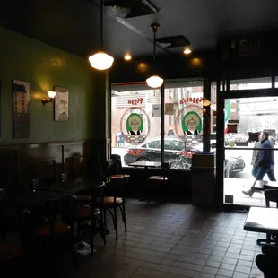 http://www.bing.com/local/details.aspx?lid=YN618x10524169&amp;q=Pizza+Shack+New+York+NY&amp;FORM=LARE&amp;displayFirstPano=True#photos