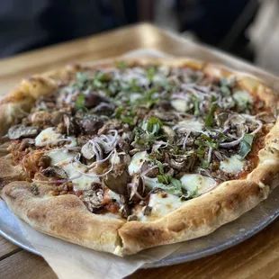 The Hunter - Spicy fennel sausage, criminology mushrooms, red onion, mozzarella, fresh basil