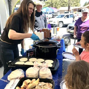 Janelle serving up complimentary tacos