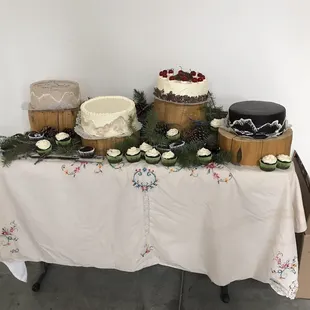 Beautiful and delicious custom wedding cakes!