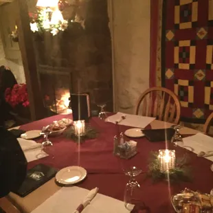 Nice dinning area with fireplace