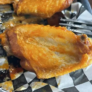 food, chicken wings, chicken, bbq wings, fried chicken, fried chicken wings, poultry, bbq chicken, chicken wings and fried chicken