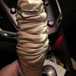Med waffle cone twist