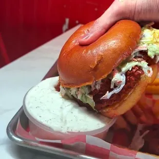 one of their combos (instagram @alshotchicken.corona)