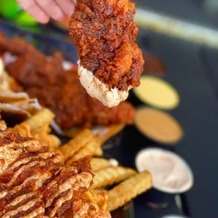 food, chicken wings and fried chicken