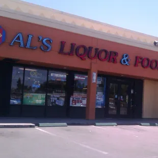 the front of a liquor and food store