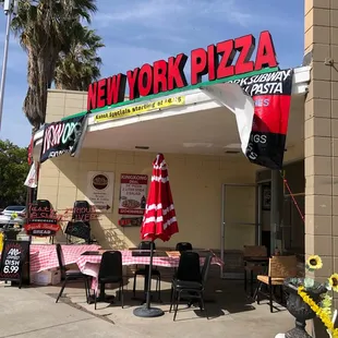 The front of Al's on the corner (2)