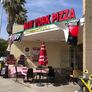 The front of Al's on the corner