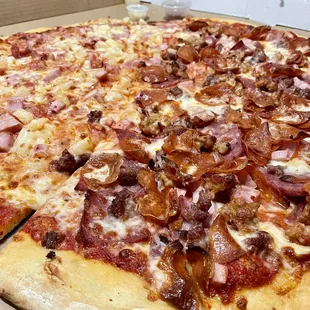 Oh my goodness Im back again, This time I tried the Half n half, King Kong Hawaiian and All meat, My kids love it!