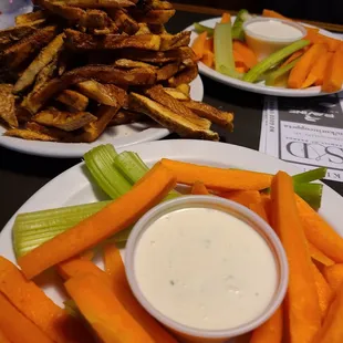 Fries. Veggies that come with wings.