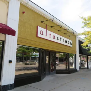 entrance from the street/sidewalk 8/2013