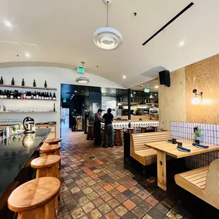 Bar/ dining/chef&apos;s counter