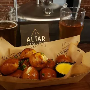 a basket of food and two glasses of beer