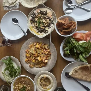 Hummus with Ground Beef