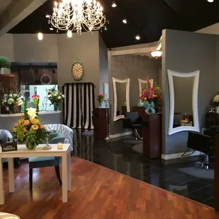 Such a classy, stylish salon...feels so warm and cozy!! The best hair stylist in town...Ann Staley! Love it here!