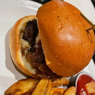 LE CHEESEBURGER saint andre, garlic aioli, cognac grilled onions, 'chips'n $22