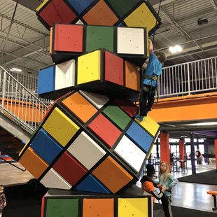 Climbing cube