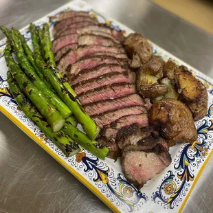 steak and asparagus