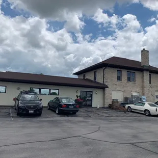 the outside of the restaurant