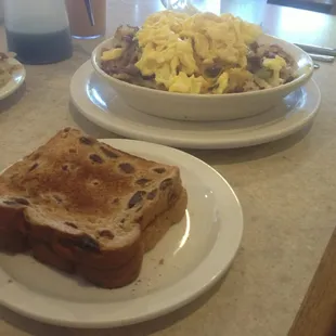 Bacon scramble and raisin toast: yum!