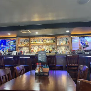 Bar area, beautiful decor