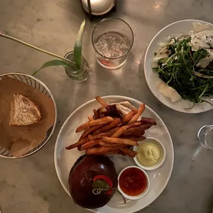 Wagyu burger + arugula salad