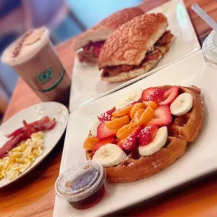 Waffle Breakfast; Cochinita