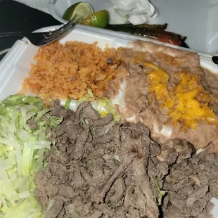 It's not so appetizing. Nothing is clearly fresh. The guacamole has a weird after taste. I don't blame the cooks I blame the owners.