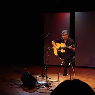 Acoustic guitar virtuoso Laurence Juber during solo performance at Alva&apos;s Showroom