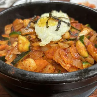 Haemul Dolsot Bibimbap