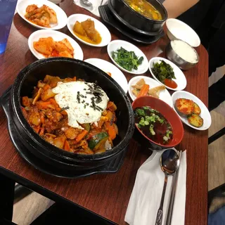 29. Haemul Dolsot Bibimbap