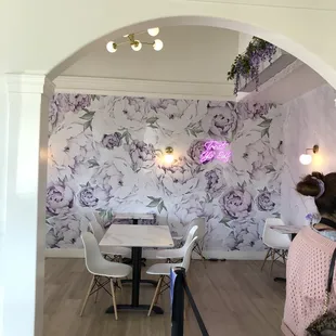 Such pretty decor!