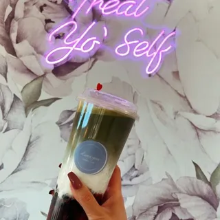 Strawberry Matcha Latte (22 oz)