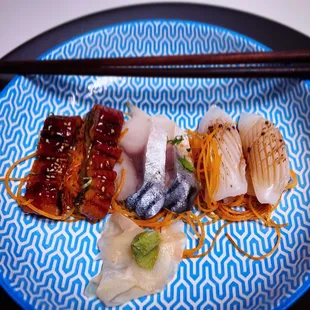 alynia zushi didn&apos;t blink an eye at quick late nite delivery of impeccably tasty eel, saba (mackerel) &amp; torched squid.