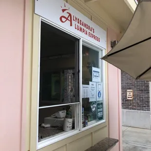 the outside of a restaurant
