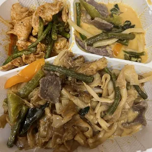 Red curry/Pork &amp; Long bean Stir Fry w/ Noodles