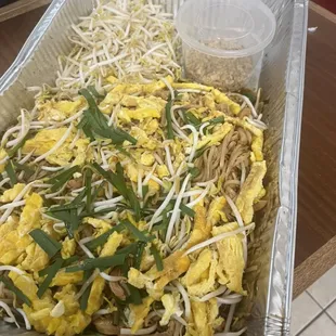 Chicken pad Thai catering small pan