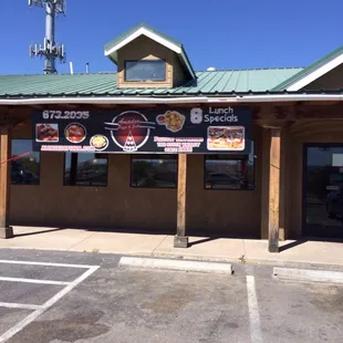 the outside of the restaurant