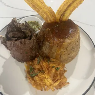 Mofongo con churrasco