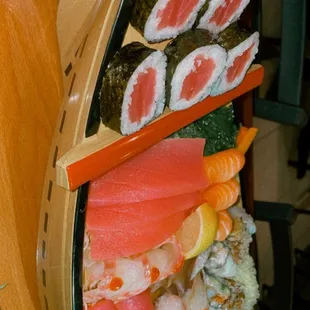 Sushi Amagi Boat Platter ( Serves 3-4 )