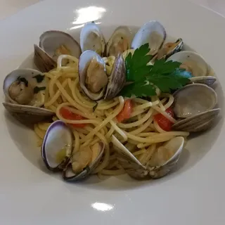 Spaghetti Vongole e Pomodorini