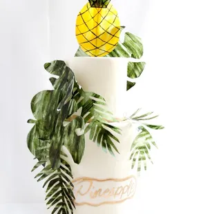 Pineapple cake for a pineapple wedding.